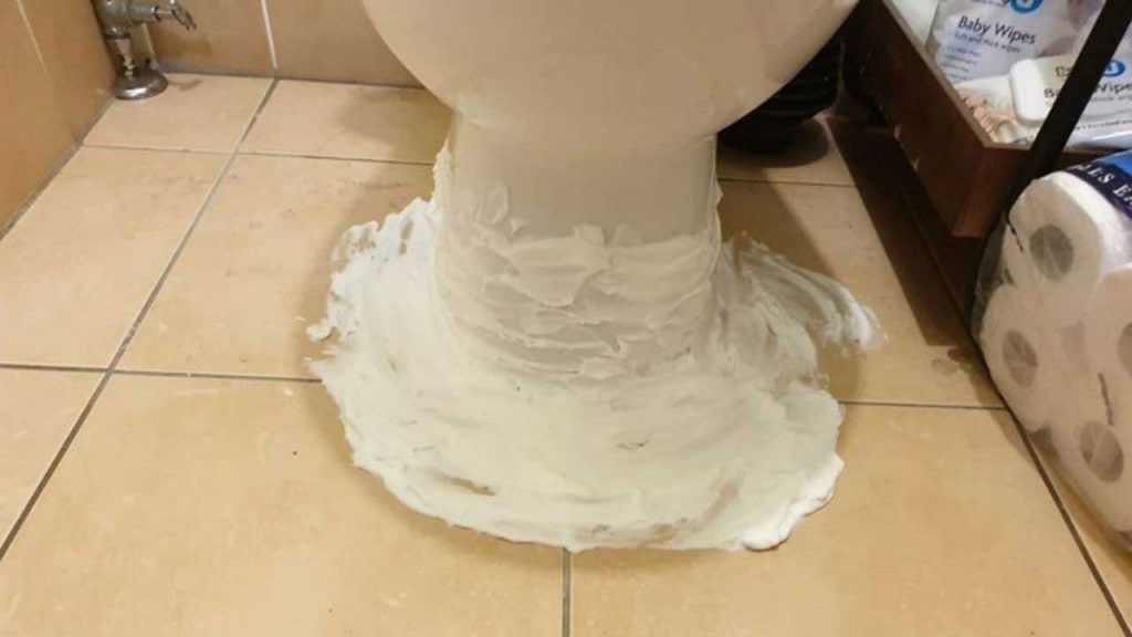 Voici comment nettoyer les toilettes avec de la mousse à raser ?