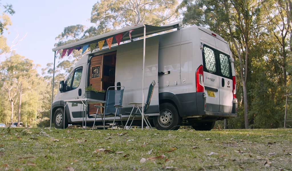 Une femme de 64 ans transforme un camping-car 