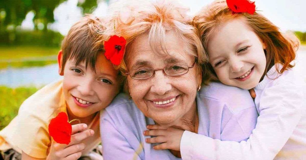 Pourquoi les grands-mères sont-elles si importantes pour la croissance des enfants?