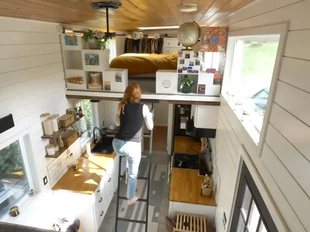 Une jeune fille de 23 ans passe 2 ans à construire sa petite maison de rêve