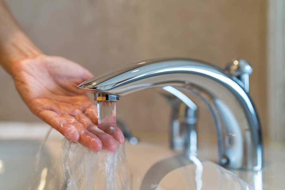 Comment améliorer la pression de l’eau dans les robinets et la douche ?