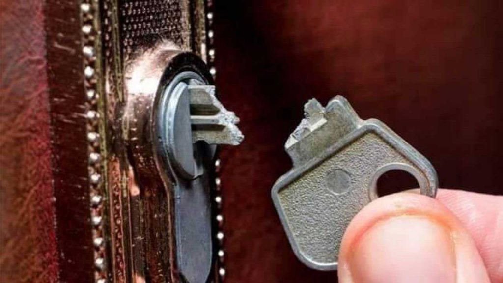 Comment retirer une clé cassée d’une serrure ?
