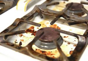 Comment laver les brûleurs de la cuisinière avec du savon Zote ?