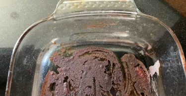 Comment enlever les incrustations des casseroles en verre ?