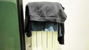 Comment sécher les vêtements à la maison sur le radiateur