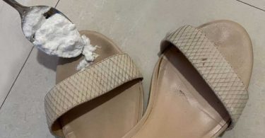 Nettoyer des sandales : Comment nettoyer les taches noires des sandales ?