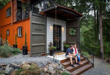 Un Couple Construit Une Maison De Conteneur D'expédition Incroyable Pour Une Vie Sans Dette