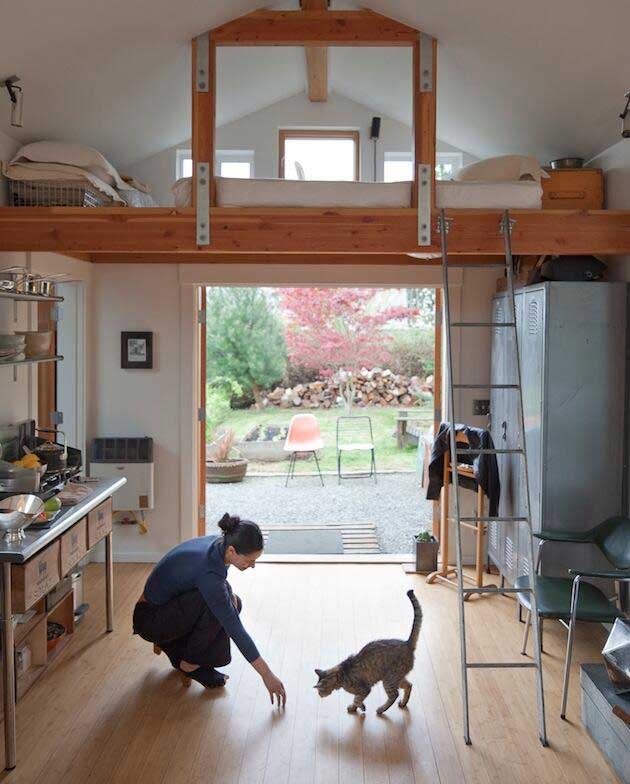 Une femme transforme son vieux garage en une maison de rêve!