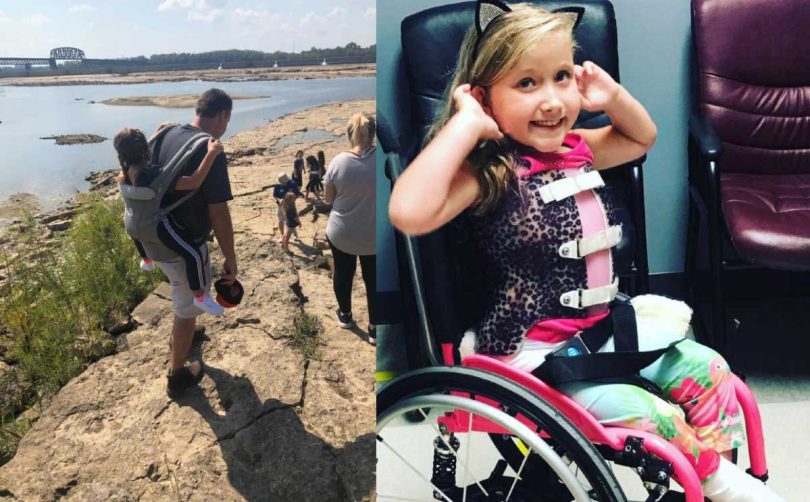 Une jeune fille en fauteuil roulant ne peut pas partir en voyage scolaire jusqu’à ce qu’un enseignant décide de la porter