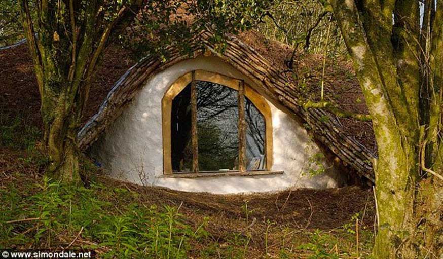 Un homme construit la maison écologique de ses rêves pour 3 680€