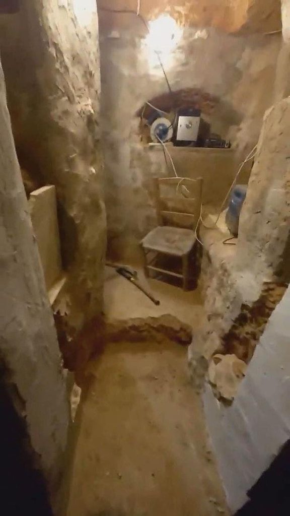 Cet adolescent passe six ans à creuser une maison souterraine dans le jardin suite à une dispute avec ses parents