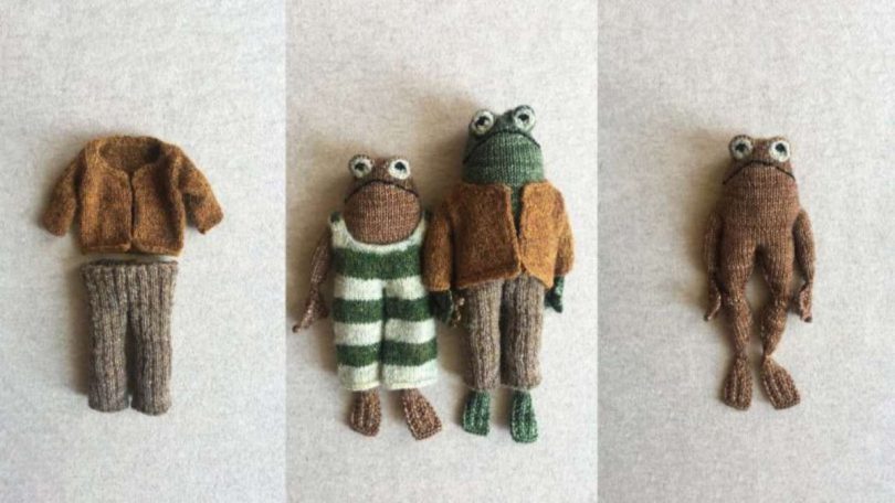 Un joli modèle de tricot pour « Grenouille et Crapaud » inspiré de livres pour enfants bien-aimés.