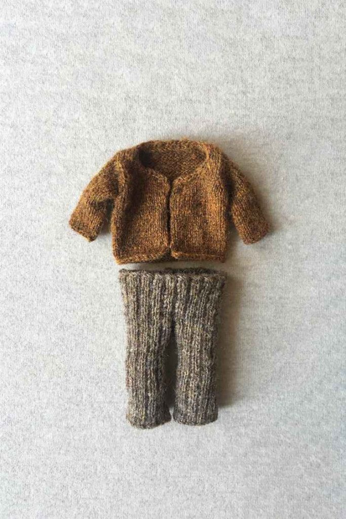 Un joli modèle de tricot pour "Grenouille et Crapaud" inspiré de livres pour enfants bien-aimés. 