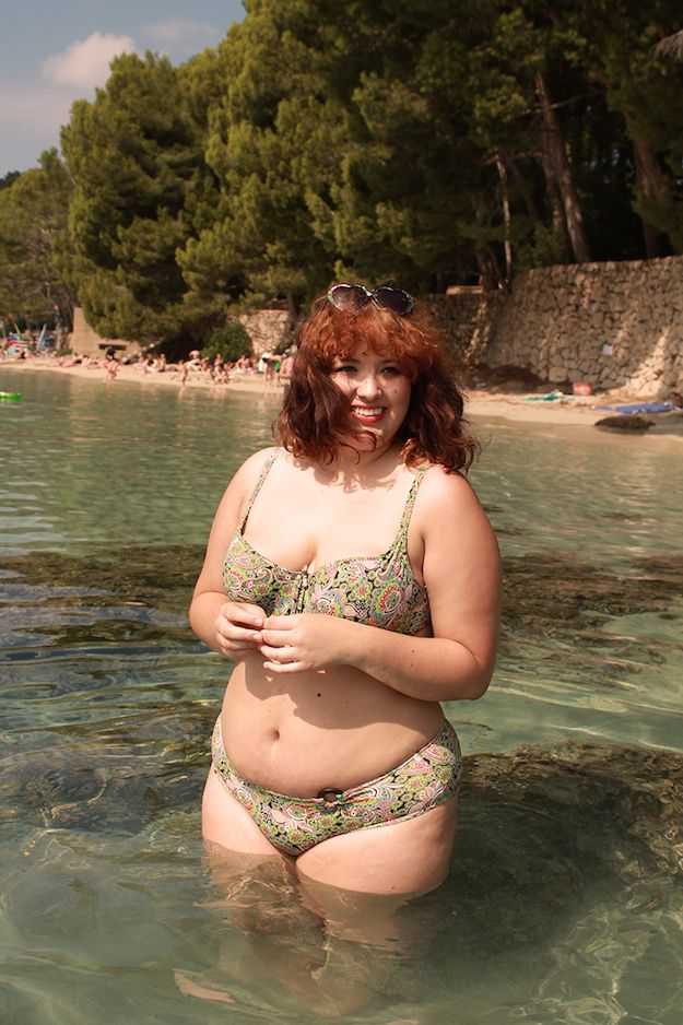 Je suis une femme ronde qui a décidé de porter un bikini à la plage pour la première fois et voilà comment on m'a traitée. 