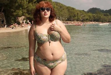 Je suis une femme ronde qui a décidé de porter un bikini à la plage pour la première fois et voilà comment on m'a traitée.