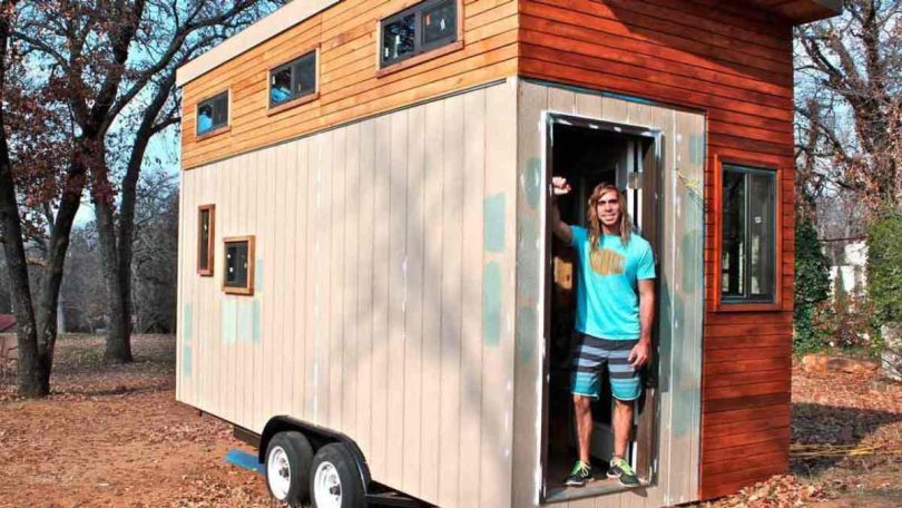 Un étudiant a fabriqué une maison de 14 m² pour ne pas payer de loyer. Son intérieur est incroyable !