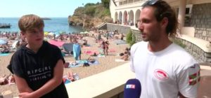 Biarritz : à 12 ans, il sauve une famille de la noyade, "le père a eu les jambes fracassées".