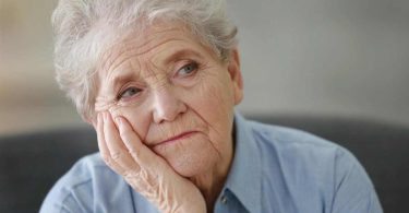 La souffrance silencieuse des seniors "abandonnés" dans les maisons de retraite