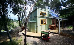 Cette petite maison sur roues alimentée par l'énergie solaire vous permet de vivre complètement hors réseau.
