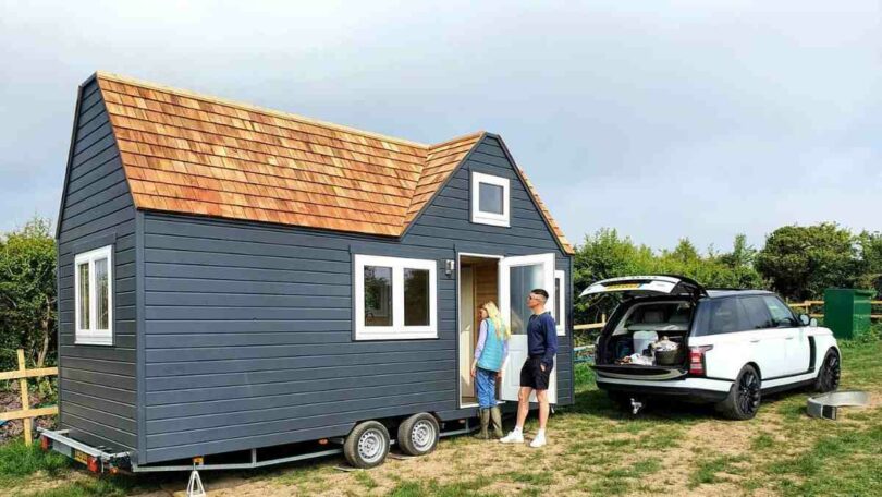 Ce couple qui ne pouvait pas acheter une maison a construit une petite maison pour moins de 35 000 €.