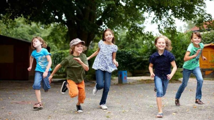 Les écoles finlandaises : les enfants jusqu'à sept ans jouent et explorent librement.