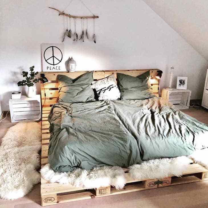 11 cadres de lit en palettes élégants pour tous les types de chambre à coucher
