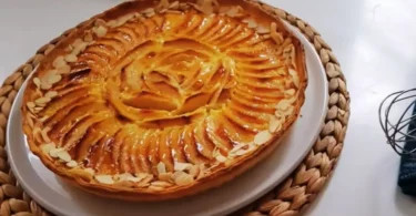 Recette facile de tarte aux pommes à la crème pâtissière