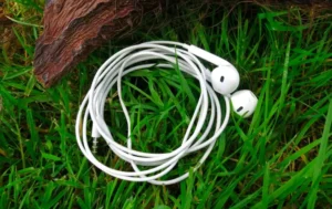Faites un nœud dans vos écouteurs pour les distinguer