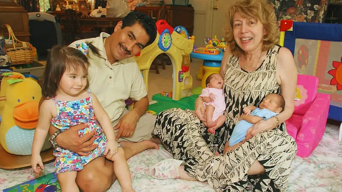 Une Maman Devient la Femme la Plus Âgée à Accoucher de Jumeaux aux États-Unis, Mais Attendez de Voir Ses Enfants Aujourd'hui