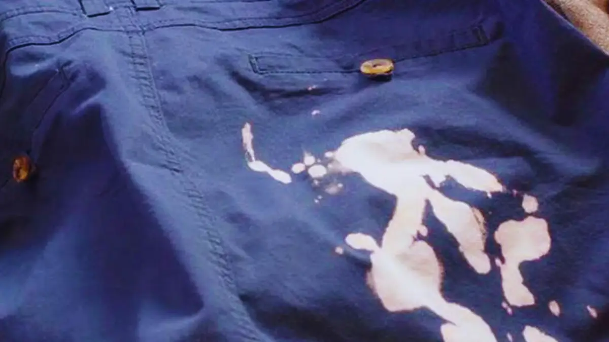 Comment éliminer une tache de Javel sur un vêtement ?