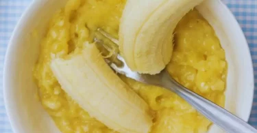 Mélange de Banane, de Miel et d’Eau : Un Remède Naturel pour Soulager la Toux et la Bronchite