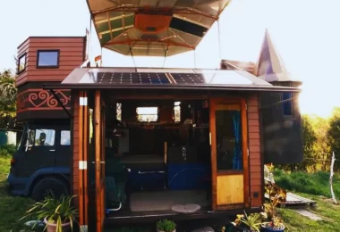 Un couple aménage et transforme un camion en un magnifique château ambulant…