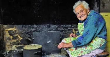 Hélène Gesret à 93 ans : un témoignage vivant de la vie rurale authentique en Bretagne